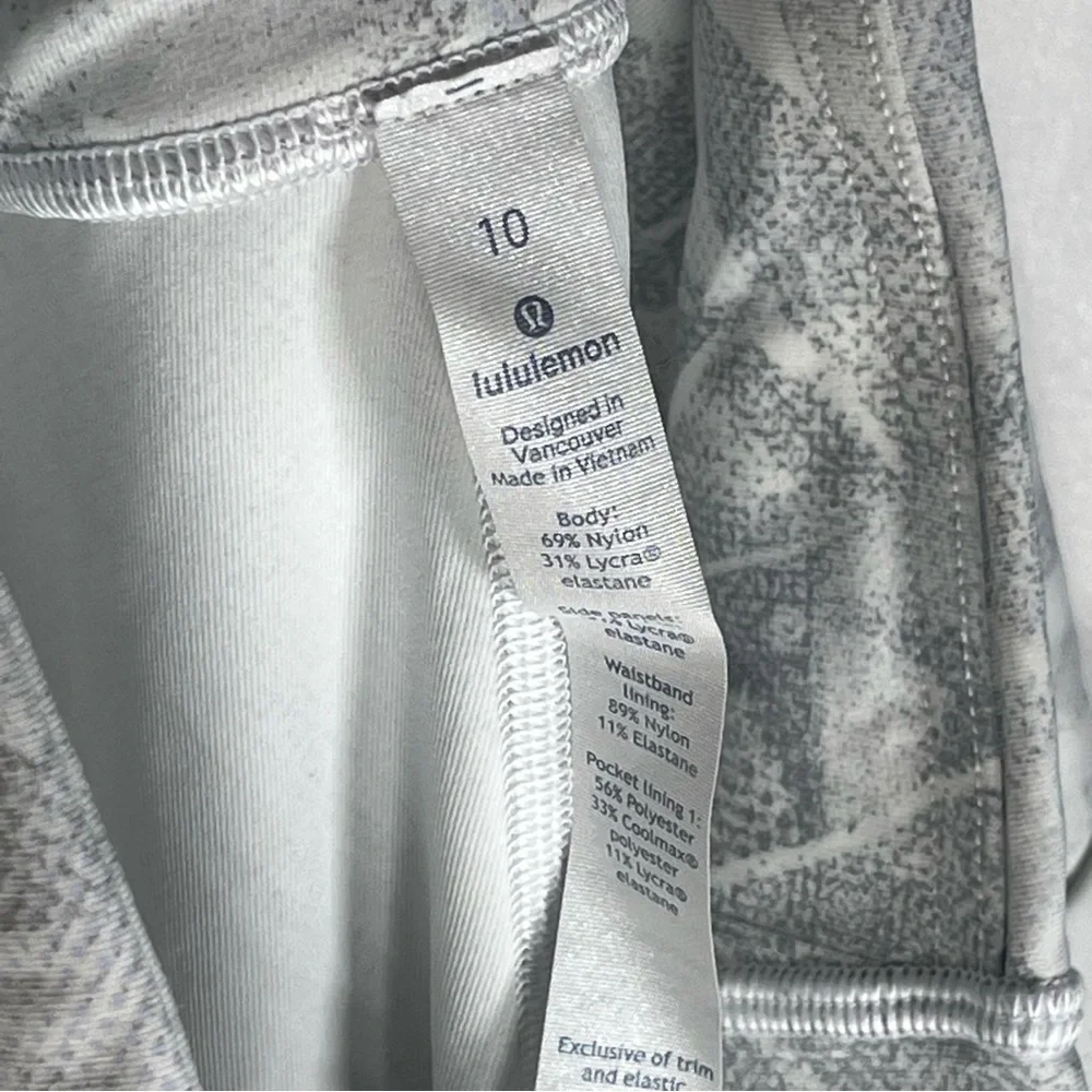 Lululemon Breezy Dot Cropped Workout Leggings Jasmine Pattern Gray/White Size 10